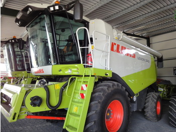Combine harvester CLAAS Lexion 550: picture 1