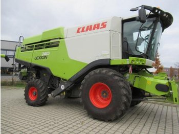 Combine harvester CLAAS Lexion 740: picture 1