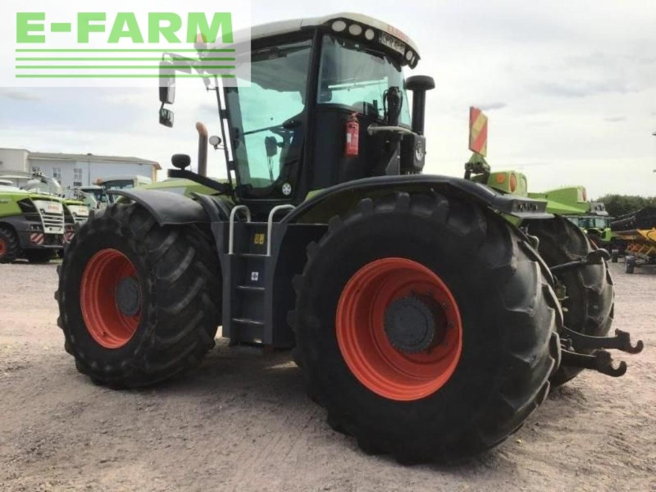 Farm tractor CLAAS xerion 3800: picture 6