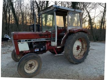 International 644 - Farm tractor