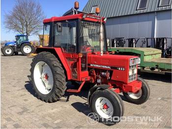 International Harvester 633 - Farm tractor