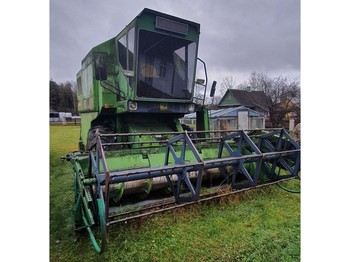 Combine harvester for transportation of food John Deere 1055: picture 1