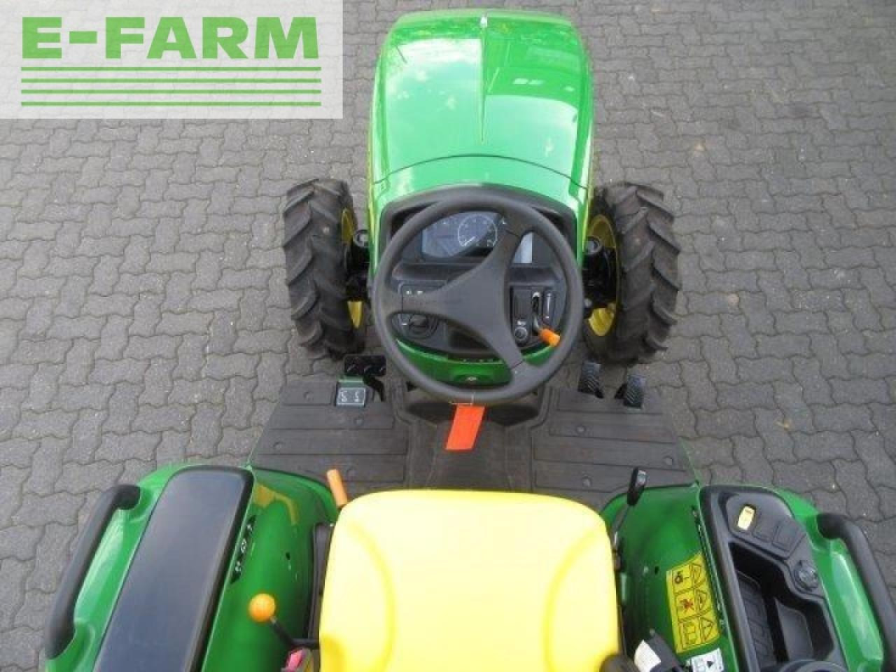 Farm tractor John Deere 3038e as groß: picture 7