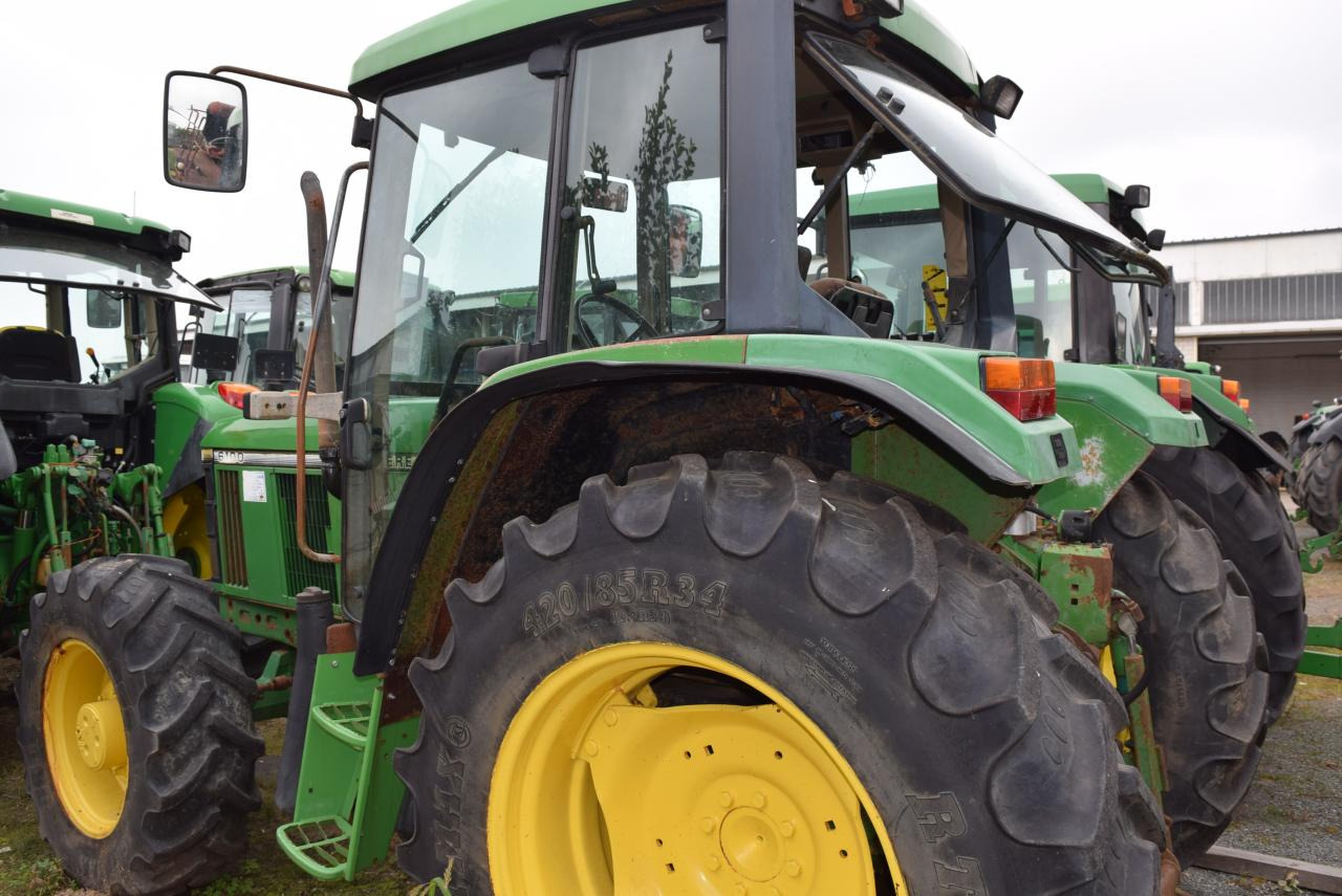 Farm tractor John Deere 6100: picture 4