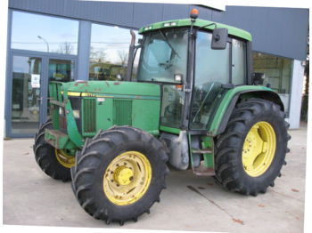 Farm tractor John Deere 6110: picture 1