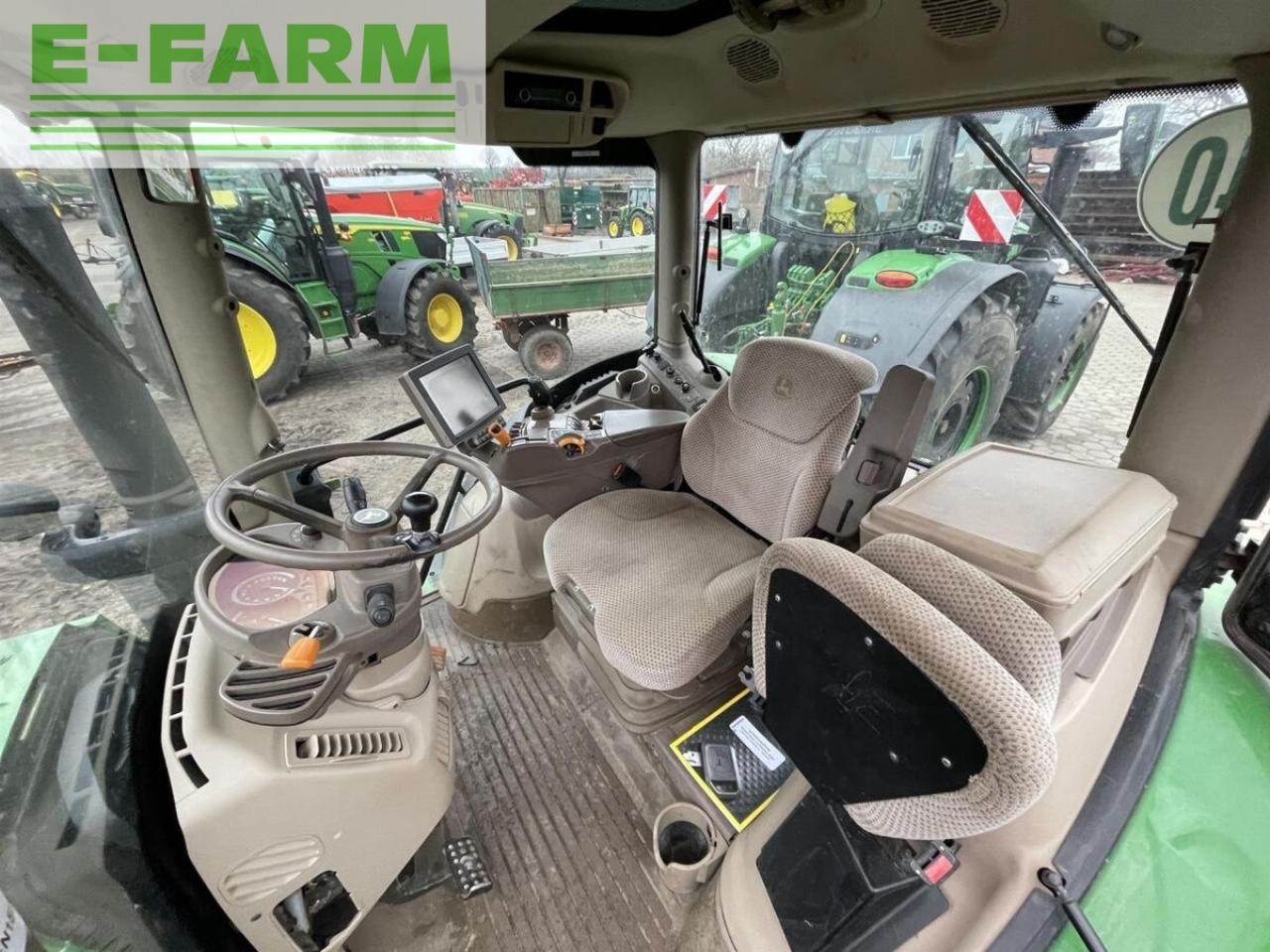 Farm tractor John Deere 6155r: picture 6