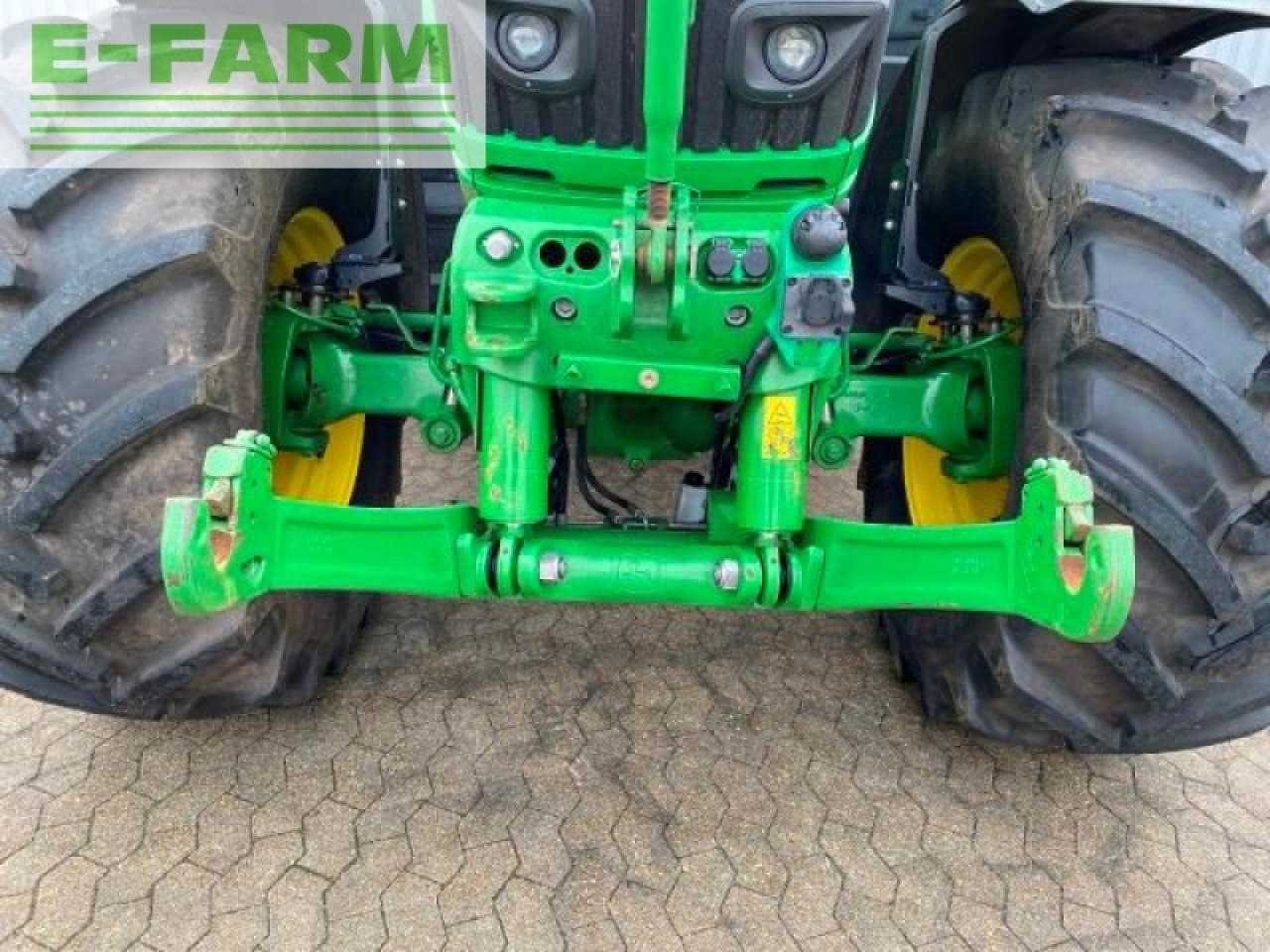 Farm tractor John Deere 6250r: picture 2