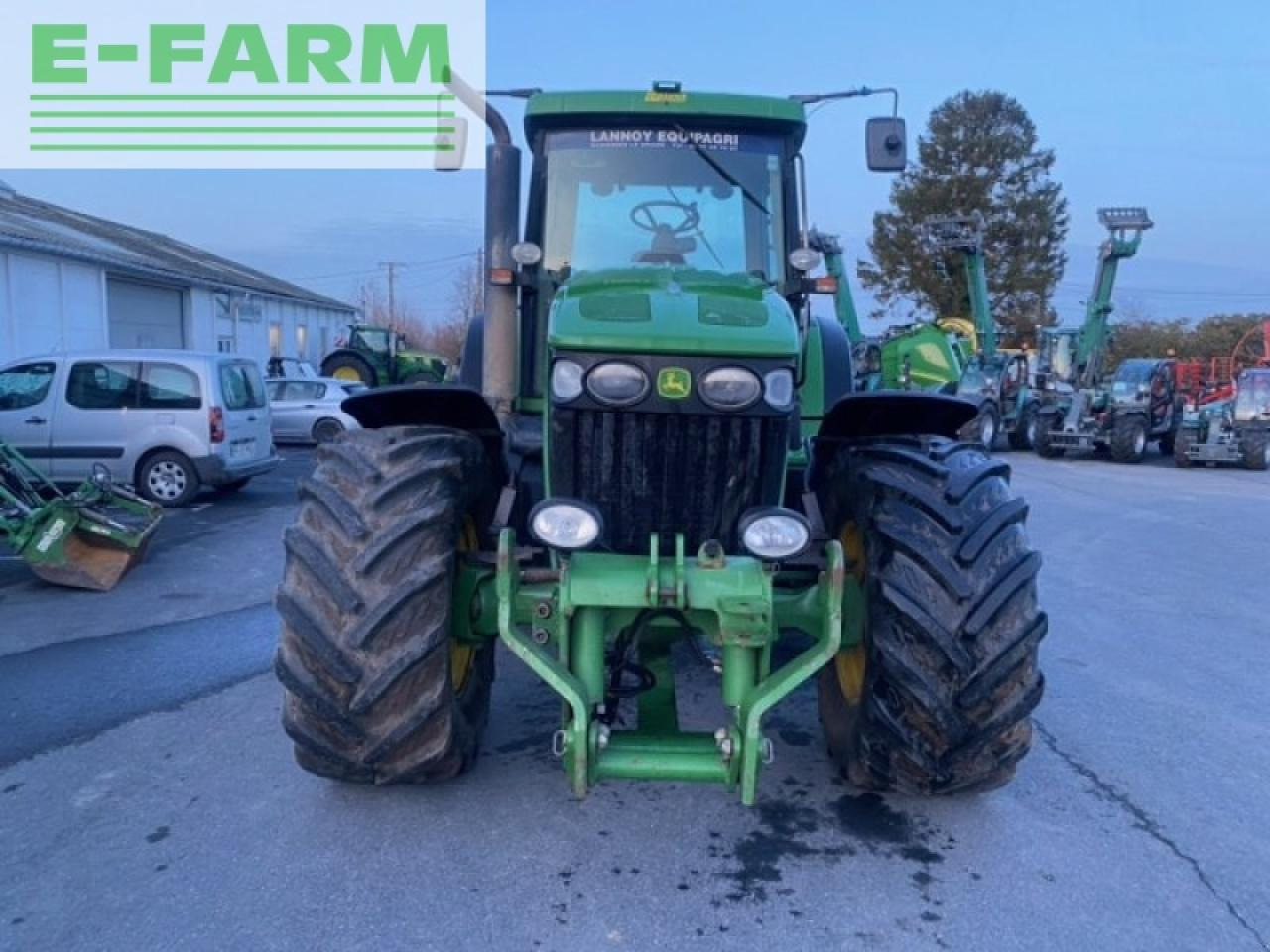 Farm tractor John Deere 7720: picture 2