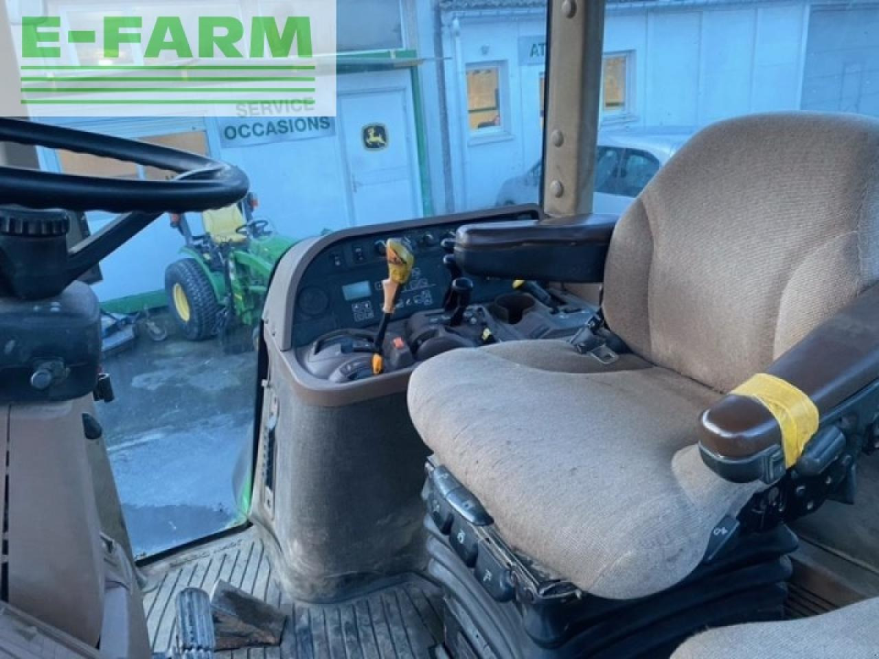 Farm tractor John Deere 7720: picture 7