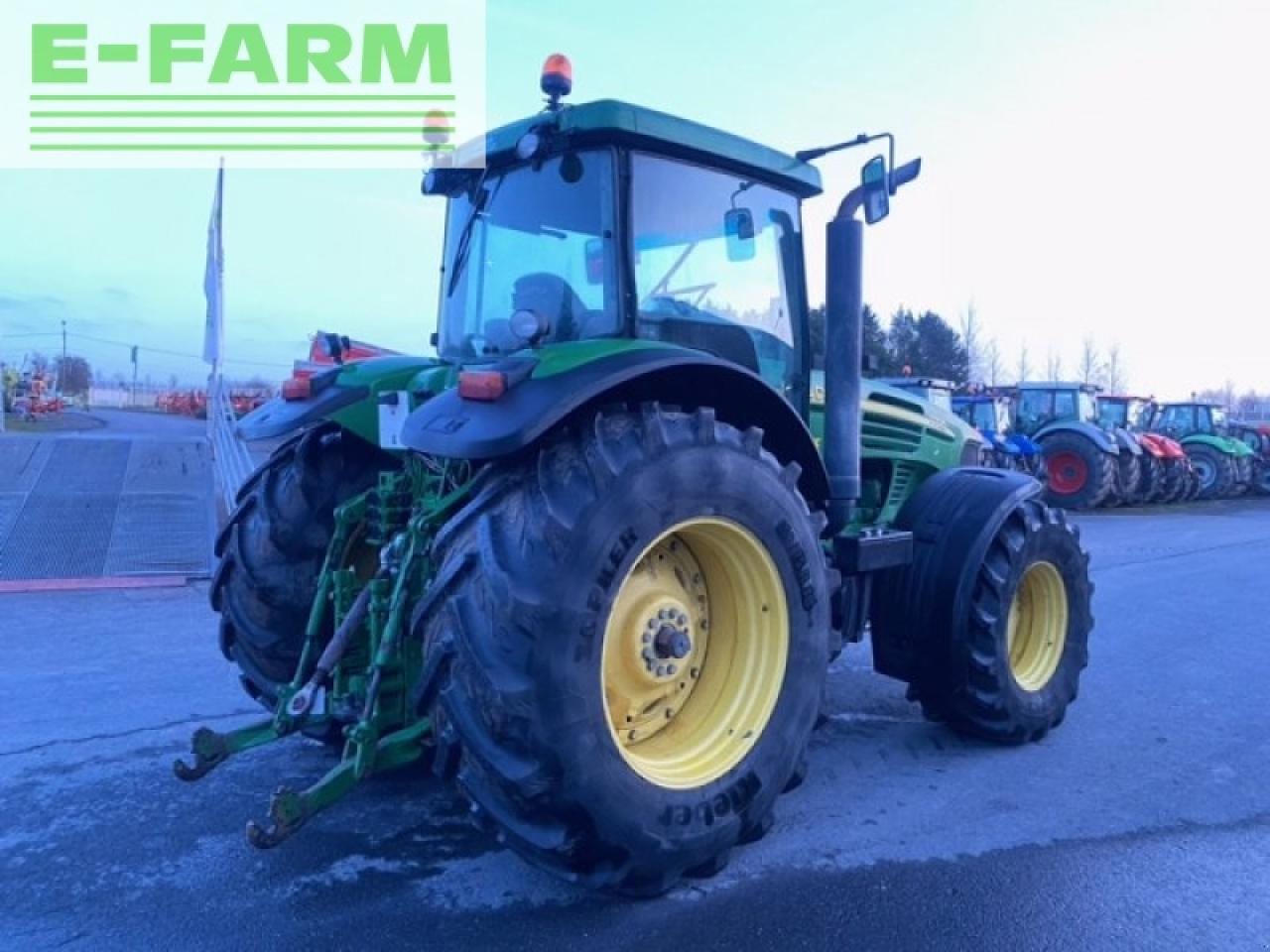 Farm tractor John Deere 7720: picture 6