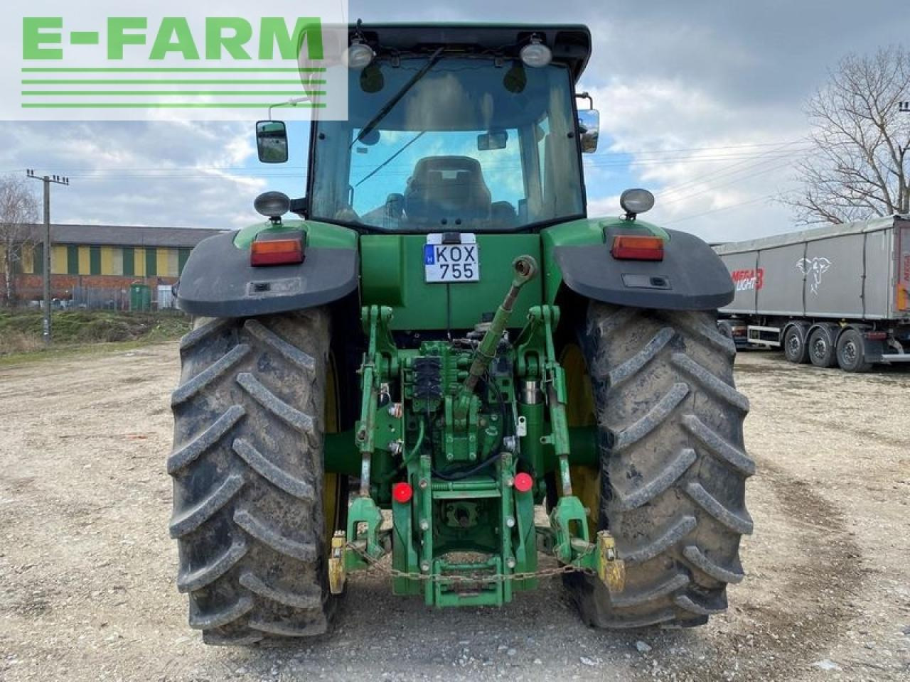 Farm tractor John Deere 8130: picture 6
