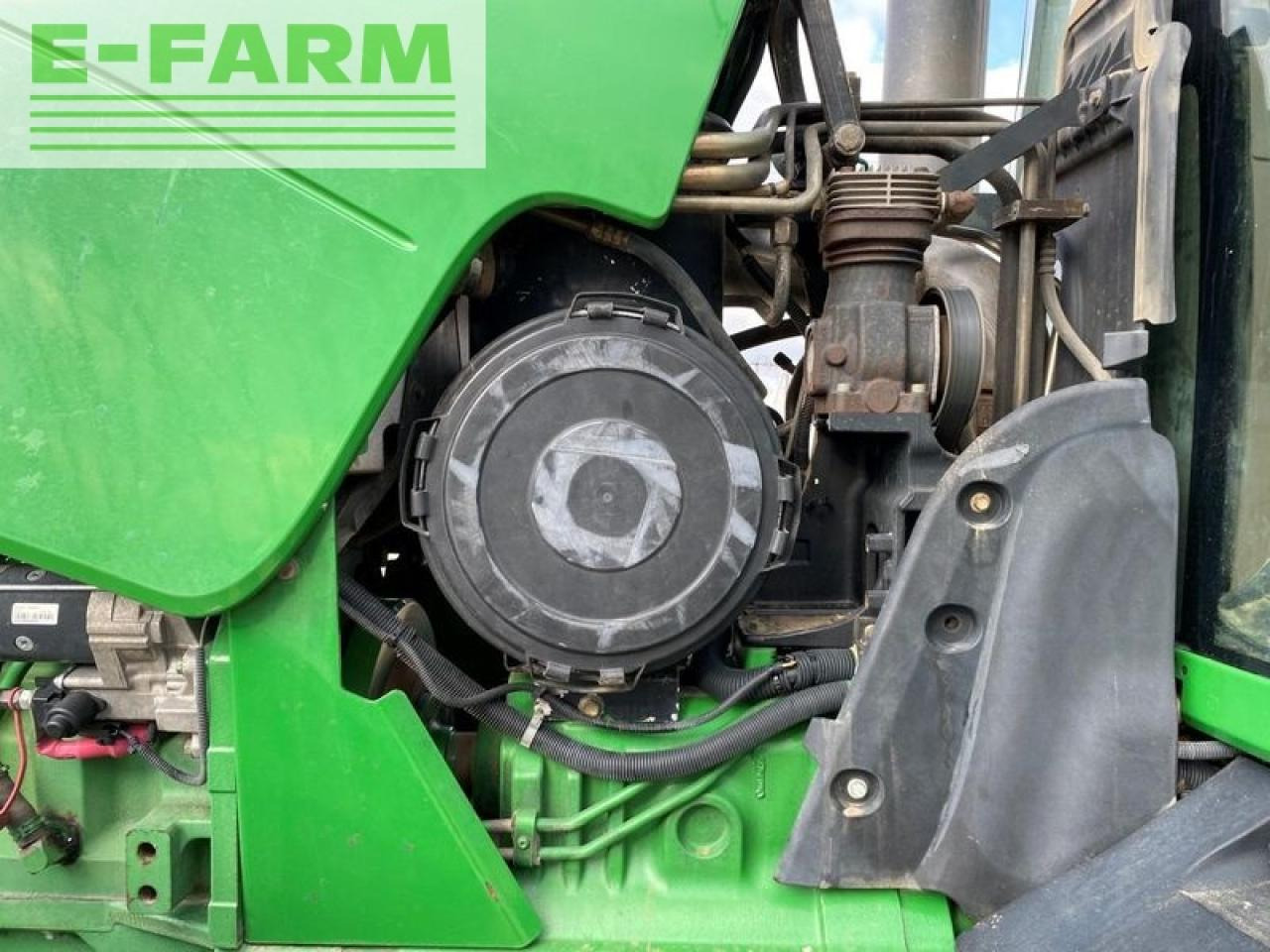 Farm tractor John Deere 8130: picture 12