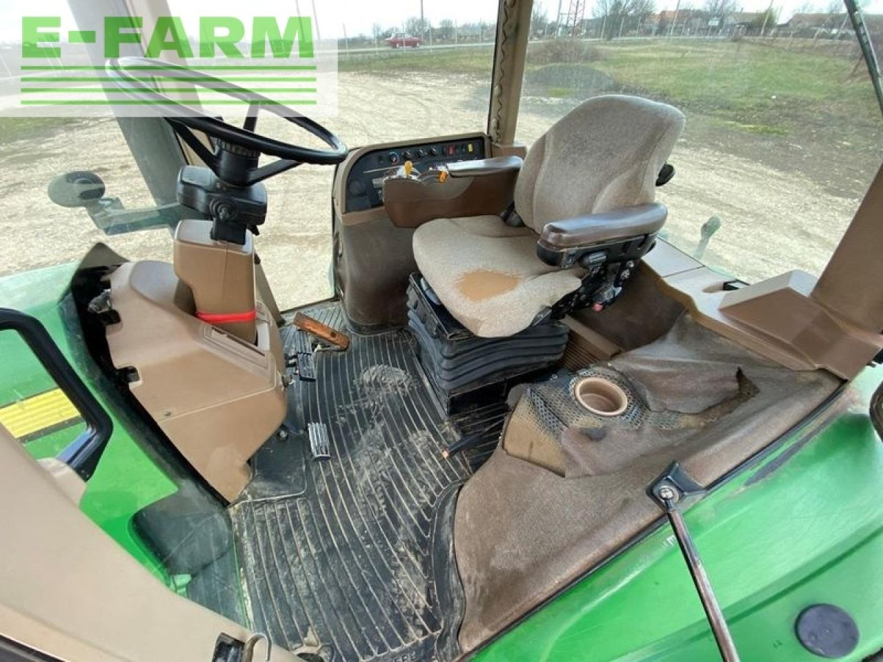 Farm tractor John Deere 8130: picture 34