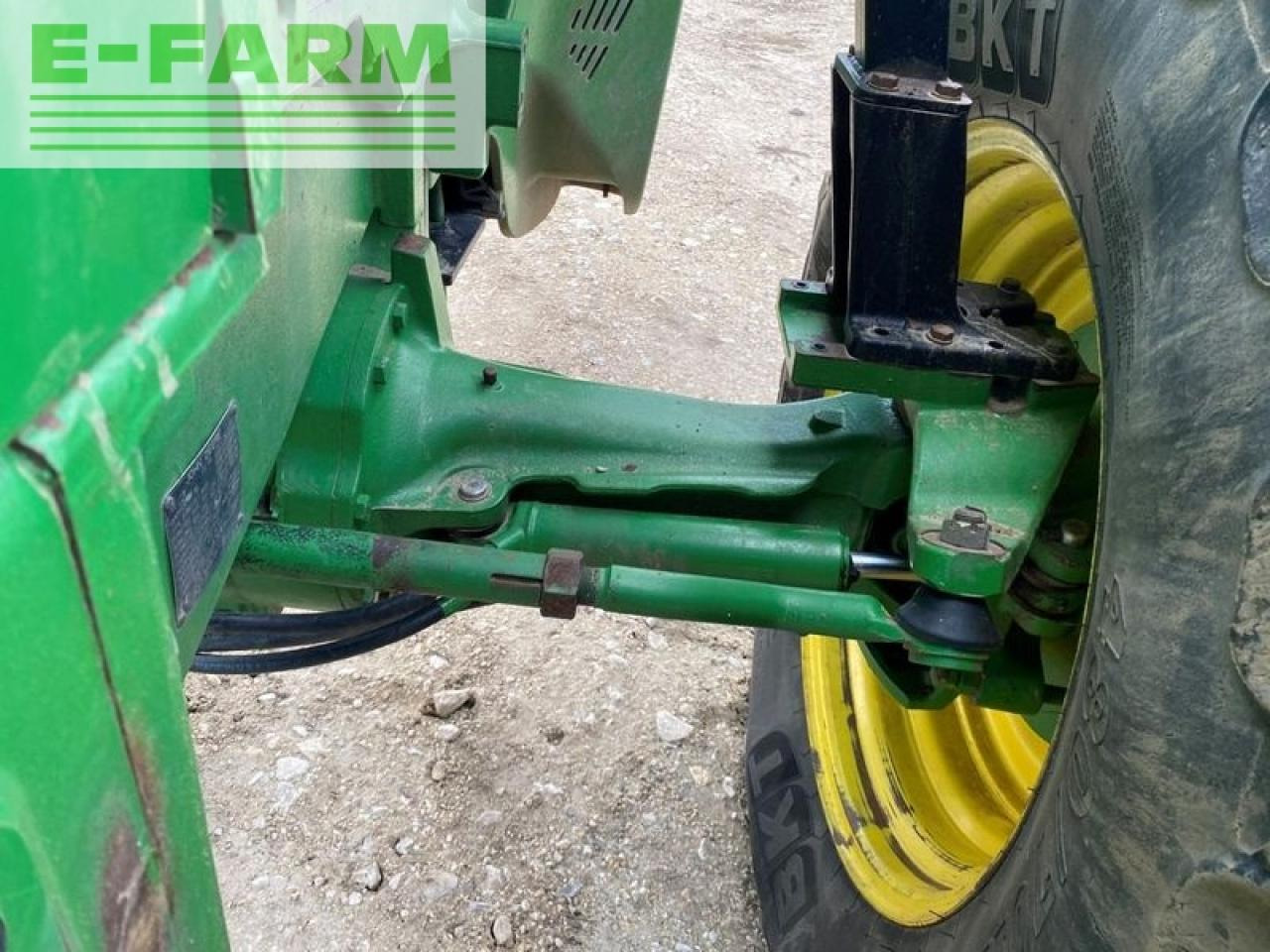 Farm tractor John Deere 8130: picture 24