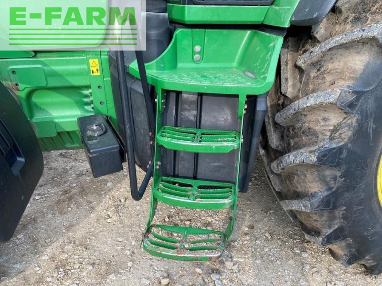Farm tractor John Deere 8130: picture 9