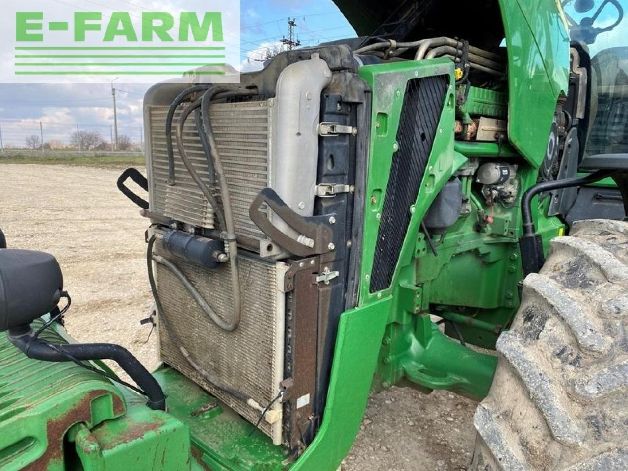 Farm tractor John Deere 8130: picture 14