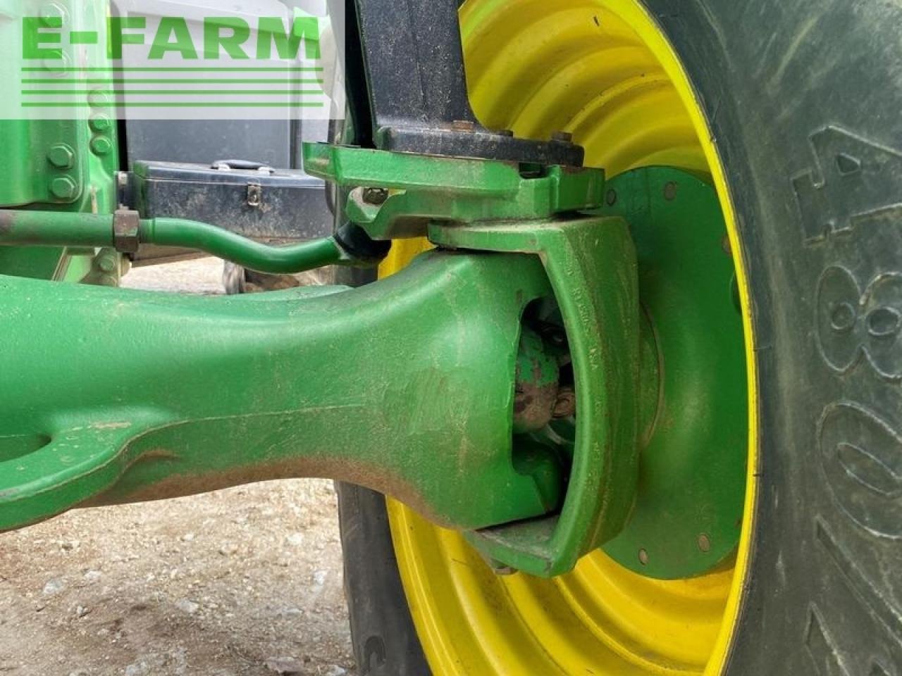 Farm tractor John Deere 8130: picture 17