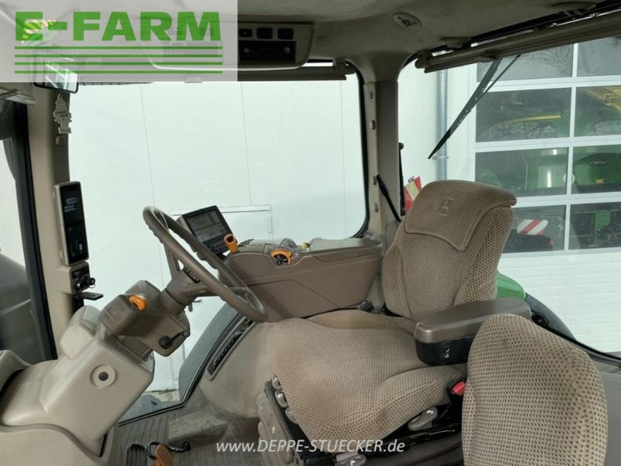 Farm tractor John Deere 8370r: picture 8