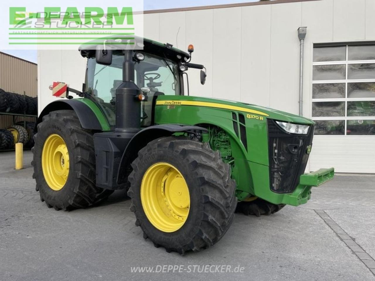 Farm tractor John Deere 8370r: picture 13