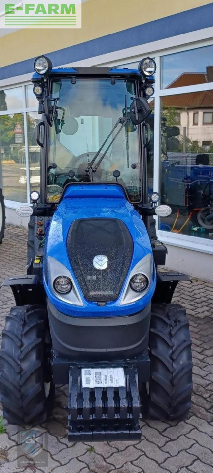 Farm tractor New Holland t4.110vcabstagev: picture 3