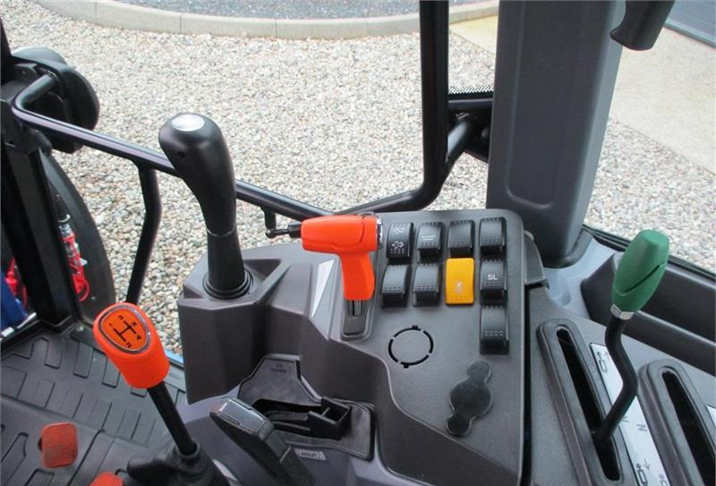 Farm tractor Solis 60 Fabriksny traktor med 2 års garanti, lukket kab: picture 4