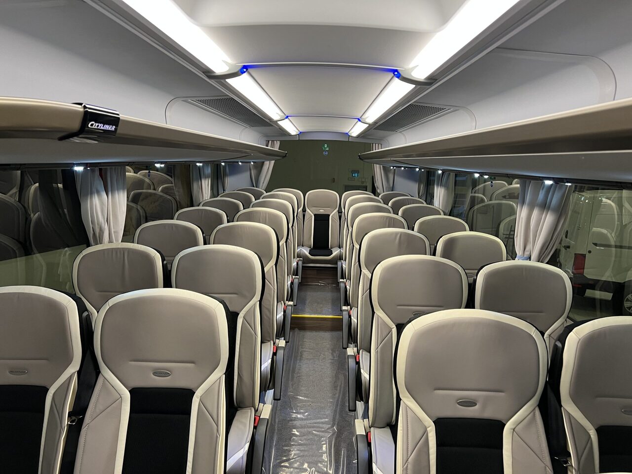 Lease a  Neoplan Cityliner P15 Euro 6E V.I.P / Exclusive Class (Gräddfärgad skinnklädsel) Neoplan Cityliner P15 Euro 6E V.I.P / Exclusive Class (Gräddfärgad skinnklädsel): picture 26