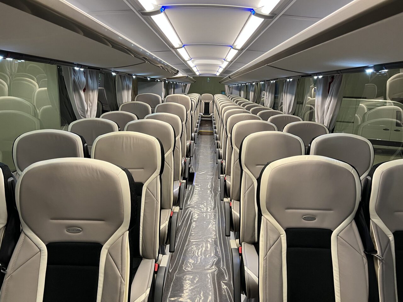 Lease a  Neoplan Cityliner P15 Euro 6E V.I.P / Exclusive Class (Gräddfärgad skinnklädsel) Neoplan Cityliner P15 Euro 6E V.I.P / Exclusive Class (Gräddfärgad skinnklädsel): picture 21