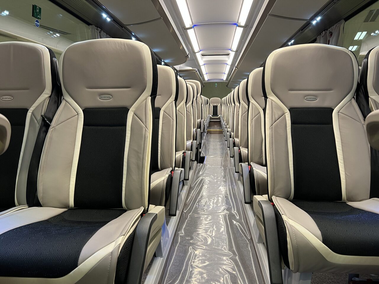 Lease a  Neoplan Cityliner P15 Euro 6E V.I.P / Exclusive Class (Gräddfärgad skinnklädsel) Neoplan Cityliner P15 Euro 6E V.I.P / Exclusive Class (Gräddfärgad skinnklädsel): picture 19