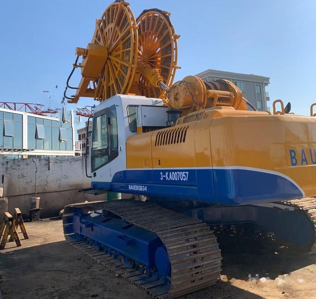 Bauer GB34 - Drilling rig: picture 1