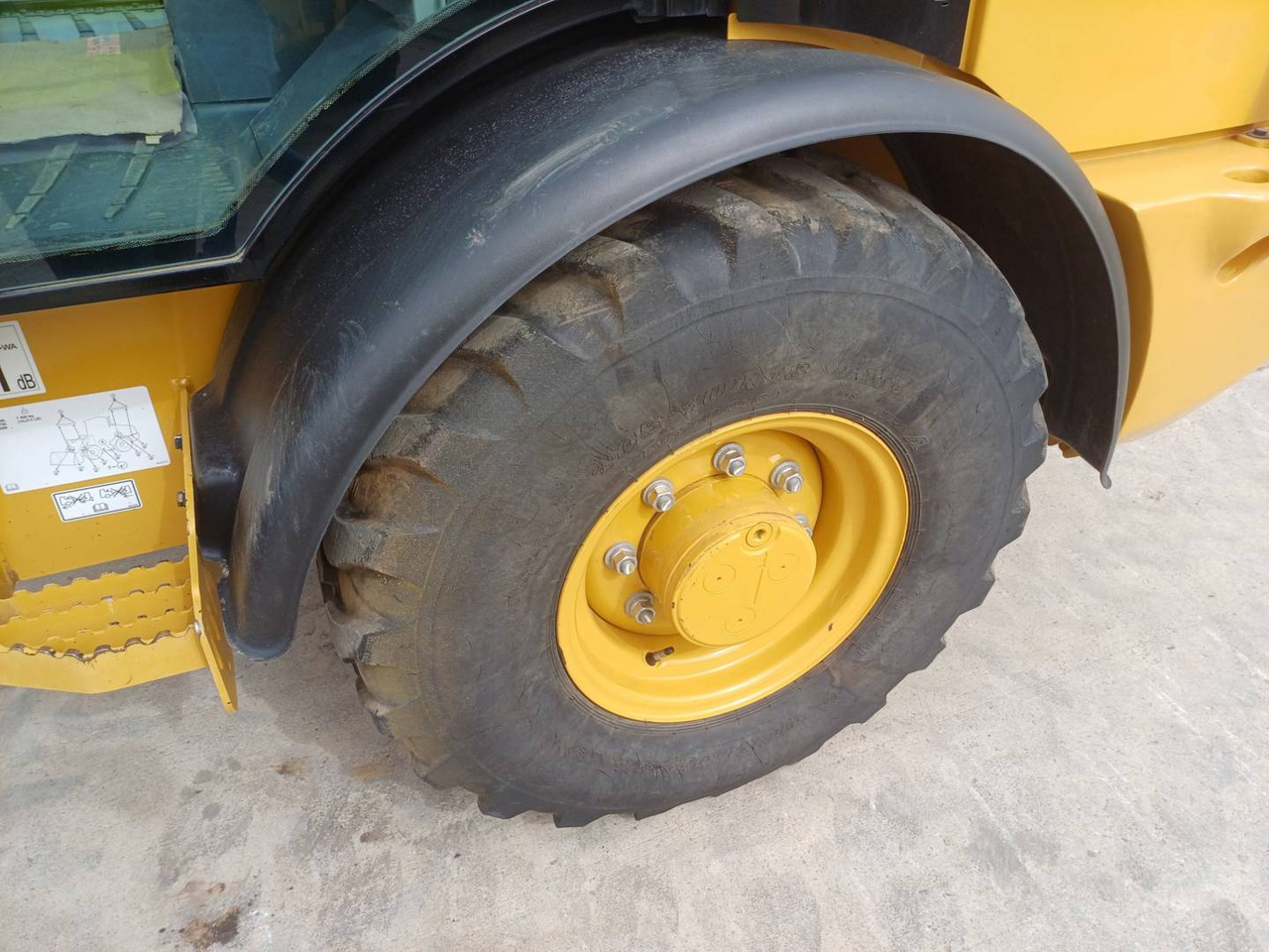 Wheel loader CAT 906M: picture 22