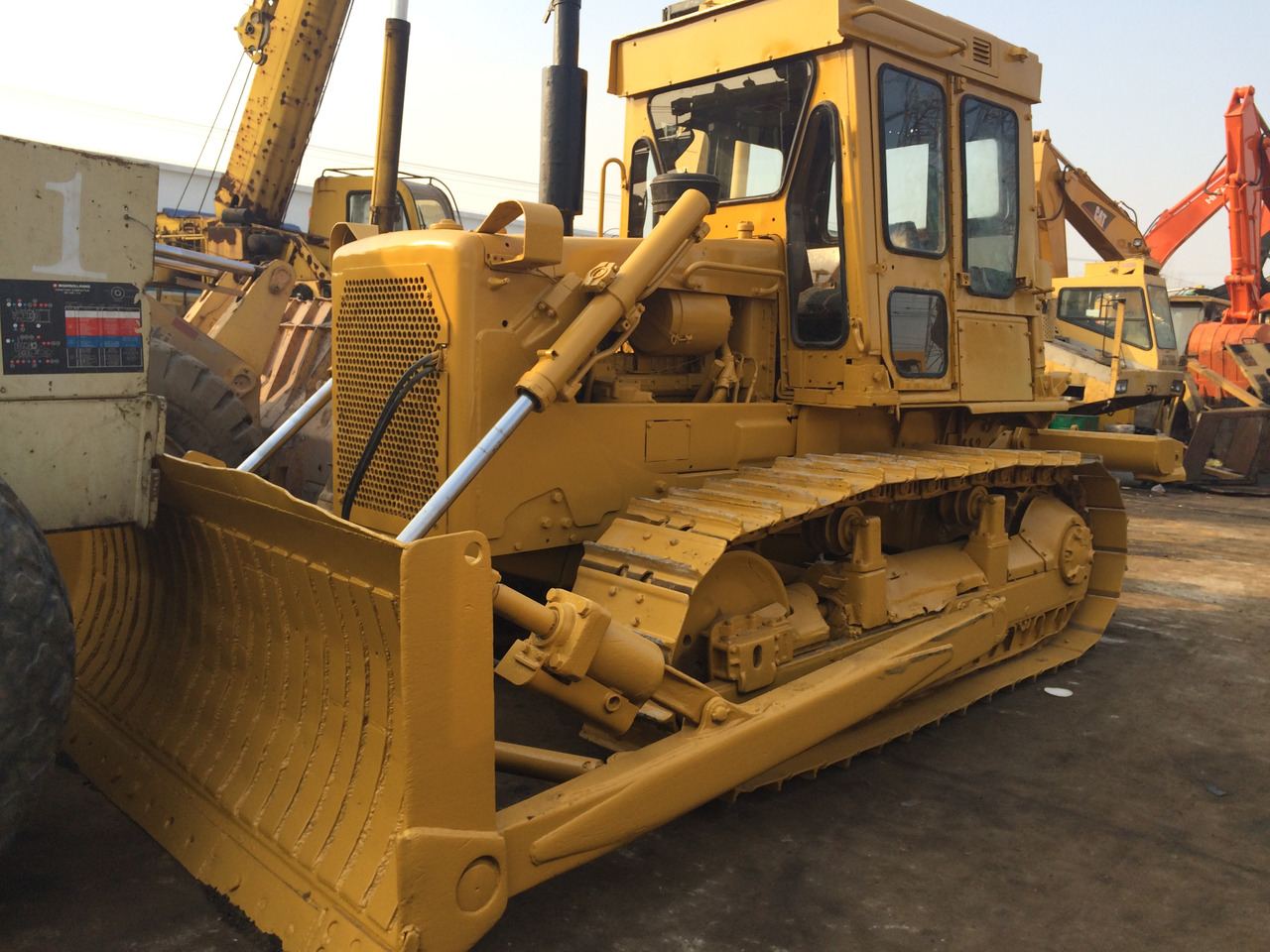 New Bulldozer Famous brand CATERPILLAR D6D in  good condition: picture 3