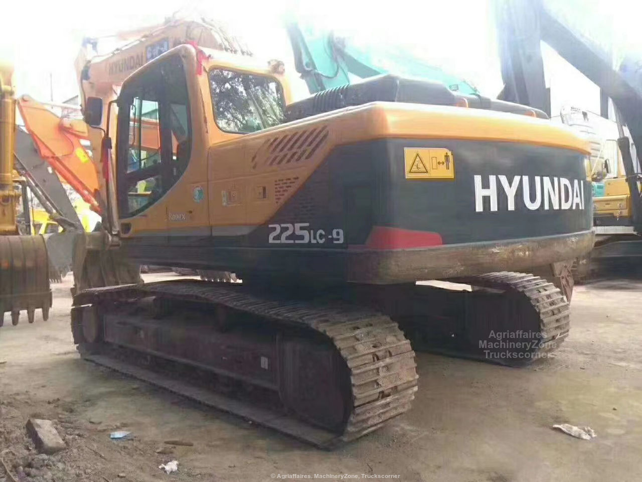 Crawler excavator Hyundai 225LC-9: picture 7