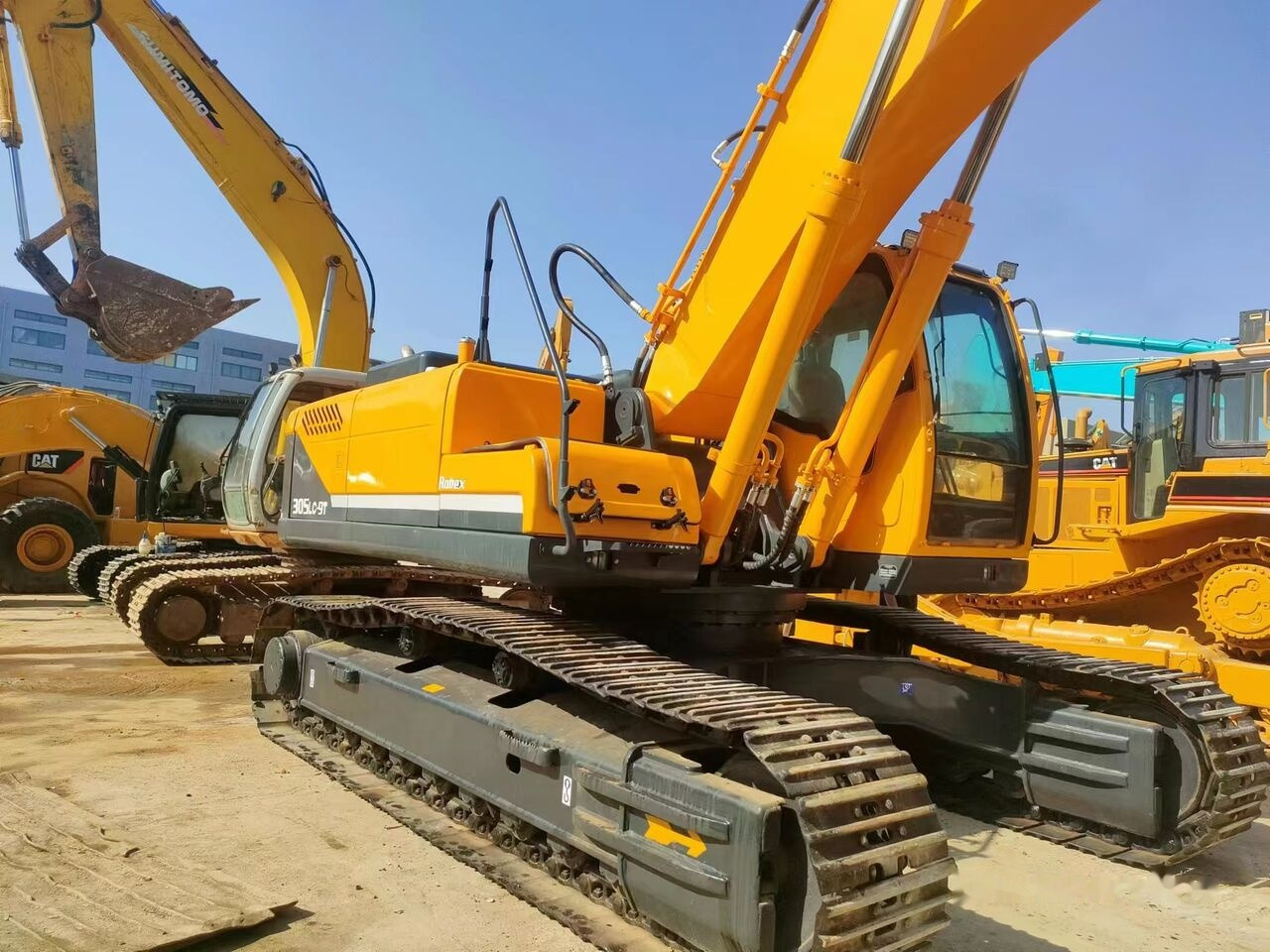 Crawler excavator Hyundai 305LC-9T: picture 2