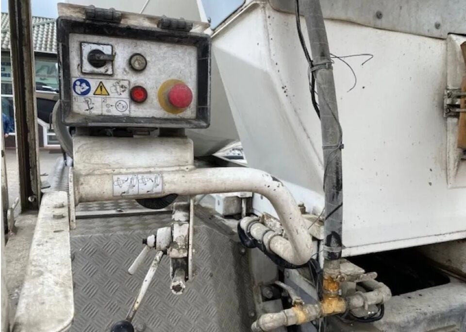 Concrete mixer truck MAN TGS 32.420: picture 10