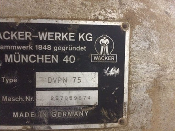 Vibratory plate Rüttelplatte Wacker DVPN 75: picture 3