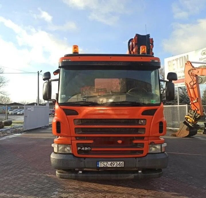 Concrete mixer truck Scania P 420: picture 3