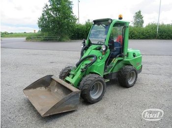 Avant 750 Kompaktlastare med skopa och gafflar -09  - Skid steer loader