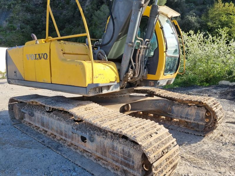 Crawler excavator Volvo EC210: picture 4