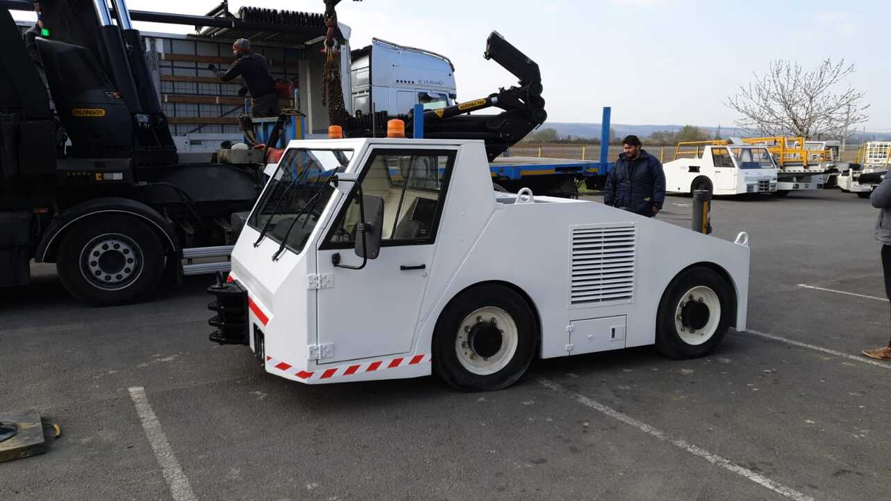 Pushback tractor SOVAM K100: picture 2