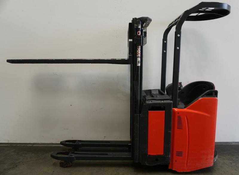 Stacker Linde D 12 SP 133: picture 4