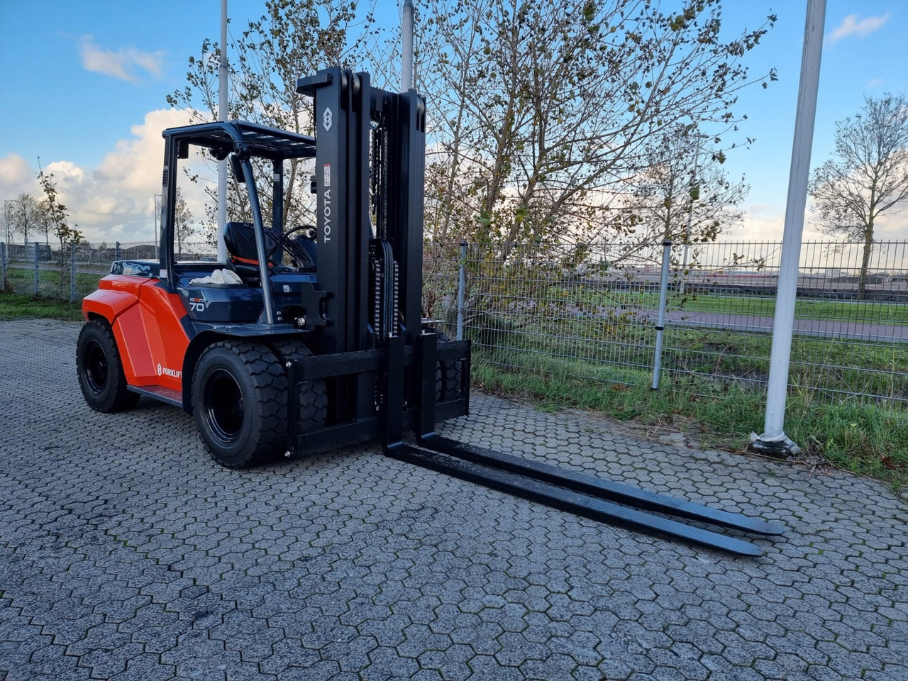 Diesel forklift TOYOTA 8FD70F: picture 3