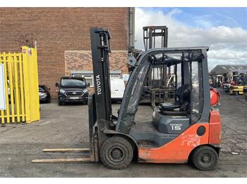 LPG forklift Toyota 02-8FGF15: picture 1