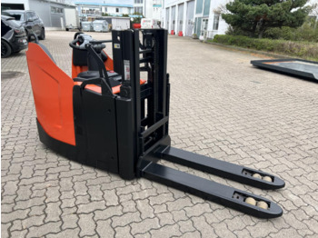 Stacker Toyota SPE 200 D / 190h!: picture 3