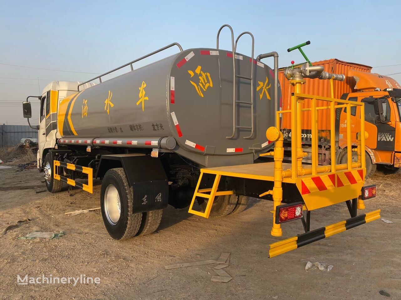 Municipal/ Special vehicle, Tank truck Dongfeng 4x2 drive 12 tons water tank capacity truck: picture 5