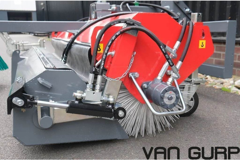 New Road sweeper Giant Veegmachine met hydraulische opvangbak en zijborst: picture 7