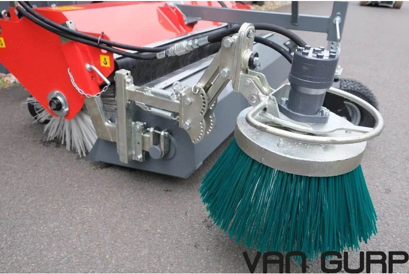 New Road sweeper Giant Veegmachine met hydraulische opvangbak en zijborst: picture 6