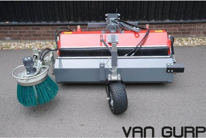 New Road sweeper Giant Veegmachine met hydraulische opvangbak en zijborst: picture 2