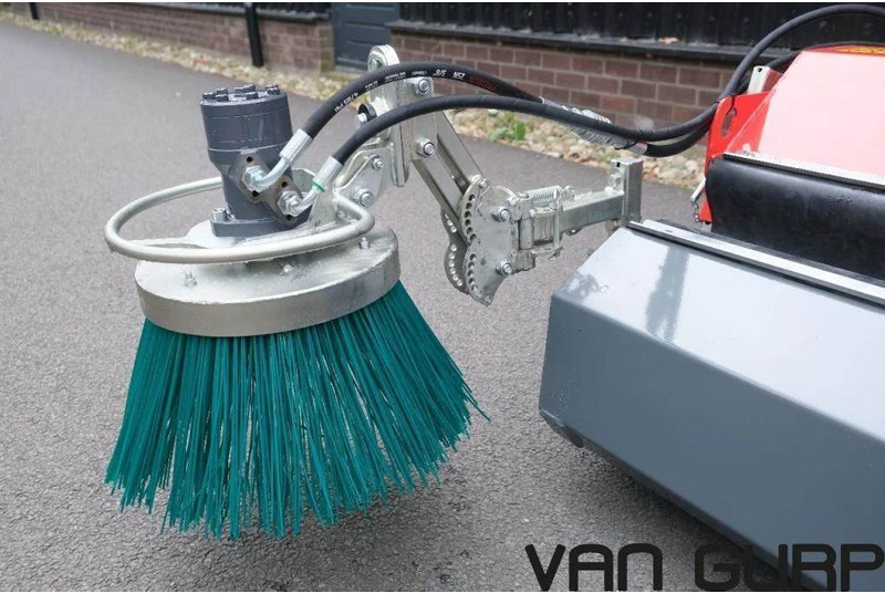 New Road sweeper Giant Veegmachine met hydraulische opvangbak en zijborst: picture 5