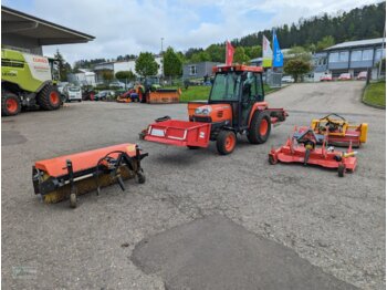 Municipal tractor Kubota STV 40 mit Anbaugeräten: picture 1