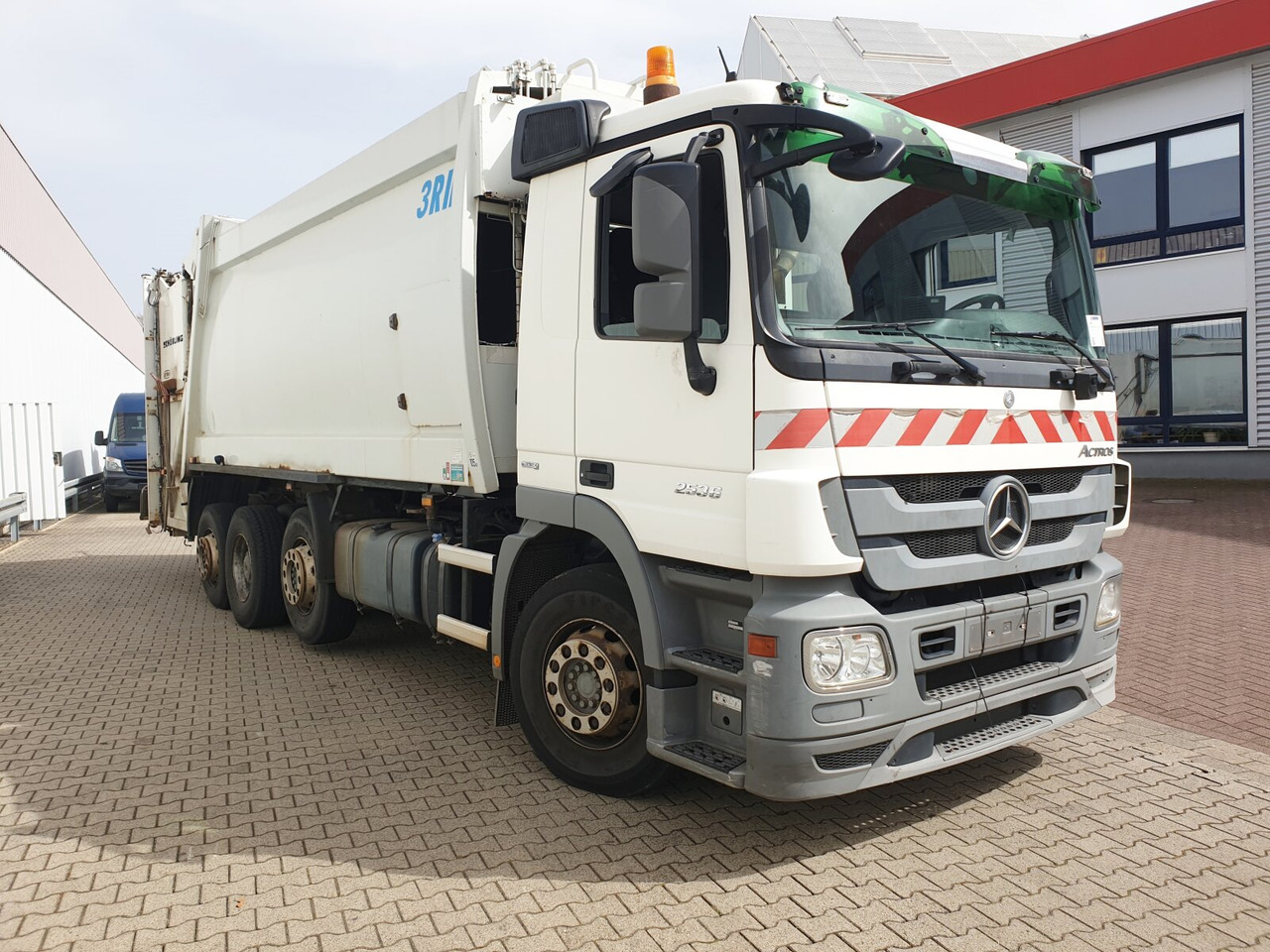 Garbage truck for transportation of garbage Mercedes-Benz Actros 3236 L 8x2/6 Actros 3236 L 8x2/6, 2x Lenkachse, Schörling Aufbau, Zoeller-Schüttung: picture 12